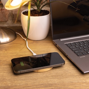 Logotrade werbemittel das Foto: 15W Bambus Wireless Charger