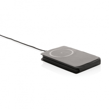 Logotrade Firmengeschenke das Foto: Swiss Peak 15W 3-in-1 magnetischer Wireles Charger aus rPU