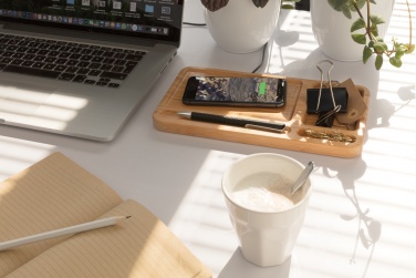 Logotrade Werbeartikel das Foto: Bambus Schreibtisch-Organizer mit 5W Wireless Charger