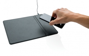 Logotrade Logogeschenke das Foto: Mousepad mit Wireless-5W-Charging Funktion