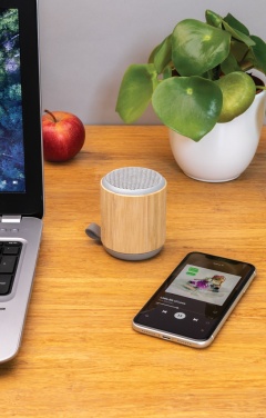 Logotrade Werbeartikel das Foto: Bambus und Stoff 3W Wireless Speaker