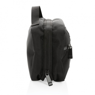 Logotrade Werbeartikel das Foto: Swiss Peak AWARE™ RPET Voyager Kosmetiktasche