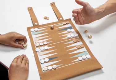 Logotrade Geschäftsgeschenke das Foto: Britton faltbares Backgammon und Damespiel Set aus Kork