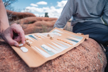 Logotrade Werbegeschenke das Foto: Britton faltbares Backgammon und Damespiel Set aus Kork