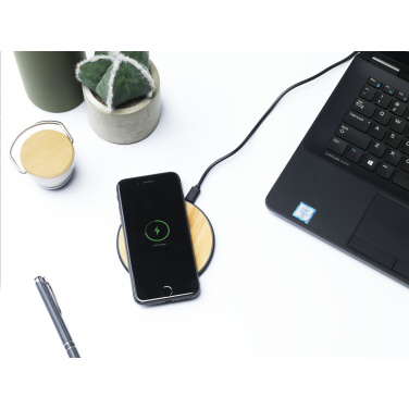 Logotrade Werbeartikel das Foto: Bamboo 10W Wireless Charger kabelloses Schnellladegerät