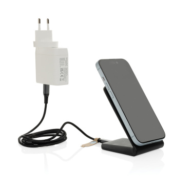 Logotrade Geschäftsgeschenke das Foto: VoltPerch 15W magnetischer Wireless Charger aus RCS rec. ABS