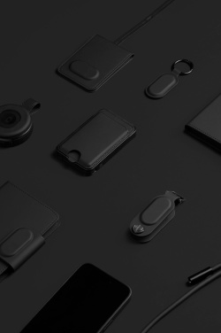 Logotrade Werbeartikel das Foto: VINGA Baltimore RCS Passport Cover mit Dual-Finder