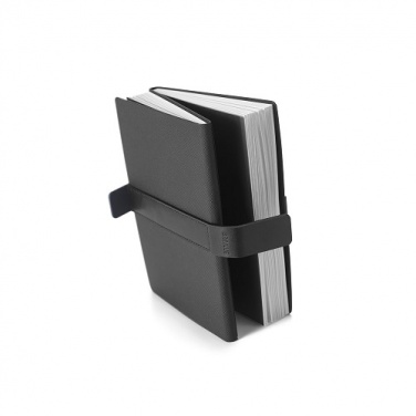 The DYNAMIC is an A5 notepad thougt and designed to be a functional and practical object with a touch of city elegance. It has two different writing notepads on each side that can be used and closed separately. It has a magnet closing system on the strap 
