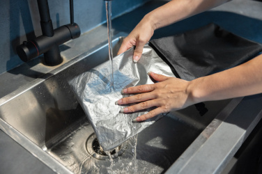 Logo trade corporate gift photo of: Snackstrap AWARE™ RPET foldable lunchbag 30x20CM