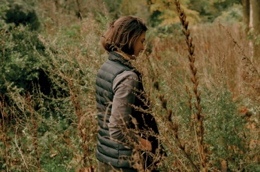 Logotrade firmakingitused pilt: Iqoniq Meru naiste taaskasutatud polüestrist vest