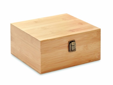 Logotrade firmakingi foto: Viskiklaaside komplekt puidust karbis