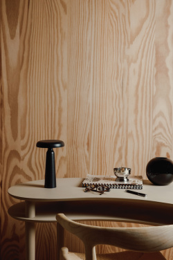 Logo trade reklaamkingi pilt: VINGA Avery RCS laualamp