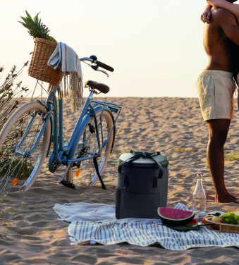 Logotrade reklaamtoote foto: COLDI külmakott-seljakott 600D RPET-ist