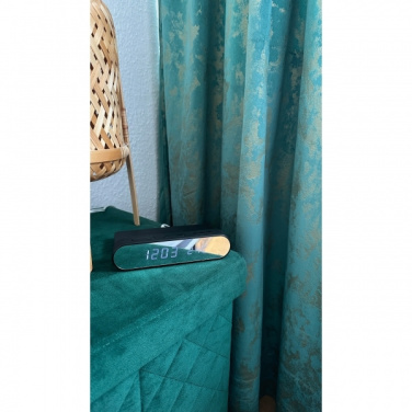 Logo trade mainoslahja ja liikelahja tuotekuva: Herätyskello ja langaton laturi ADELAIDE