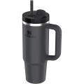 Stanley Quencher® H2.0 FlowState™ 890 ml kierrätetystä ruostumattomasta teräksestä valmistettu eristetty muki, Musta