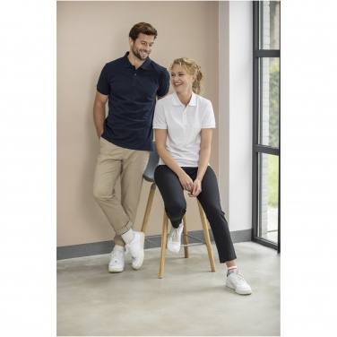 Logotrade dovana nuotrauka: Smaragdinis trumpomis rankovėmis unisex Aware™ perdirbtas polo