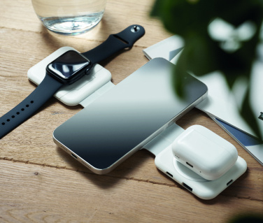 Logotrade biznesa dāvanas foto: Salokāma uzlādes stacija