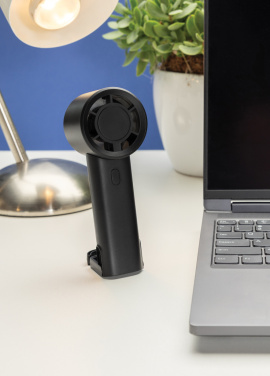 Logotrade logo dāvanas foto: Pārnēsājams ventilators no pārstrādātas plastmasas, kas ir atkārtoti uzlādējams Twist RCS