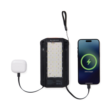 Logotrade Ideja dāvanas foto: Nordic Drift Titan 10.000mAh saules enerģijas lādētājs ar 3 paneļiem
