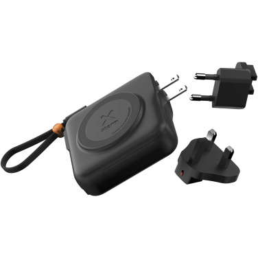 Logotrade biznesa dāvanas foto: Xtorm TravelPro 30W 10.000 mAh 3-in-1 ceļojumu lādētājs