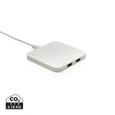 Logotrade presentreklam bild: 10W trådlösa laddare m. USB portar RCS återvunnen plast