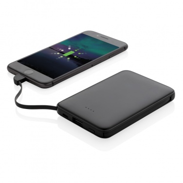 : 5.000 mAh powerbank i fickformat med integrerade kablar