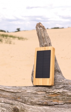 : Sunwick 10.000mAh solcellspowerbank i bambu