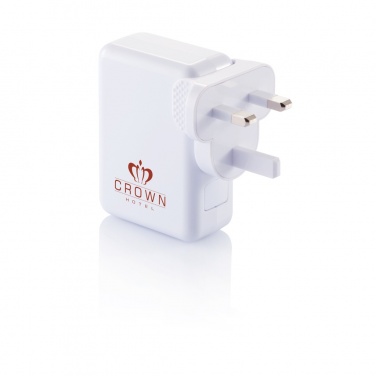 Logotrade kampanjprodukter bild: Reseadapter med fyra USB-portar