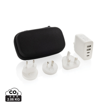 Logotrade reklamprodukter bild: TravelCharge Pro RCS rplastisk reseladdare med USB C