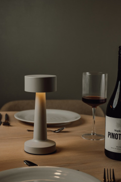 Logotrade kampanjprodukter bild: VINGA Maris RCS återvunnen plast bordslampa